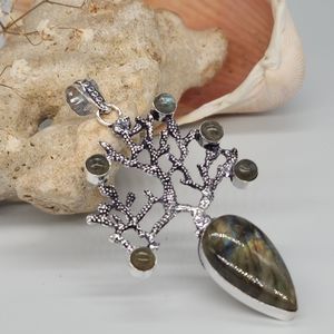 Natural Beautiful Labradorite Stone Silver Pendant